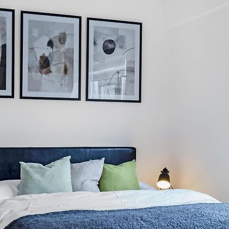 Stylish Excel 3 Bedroom Flat Londra Exterior foto