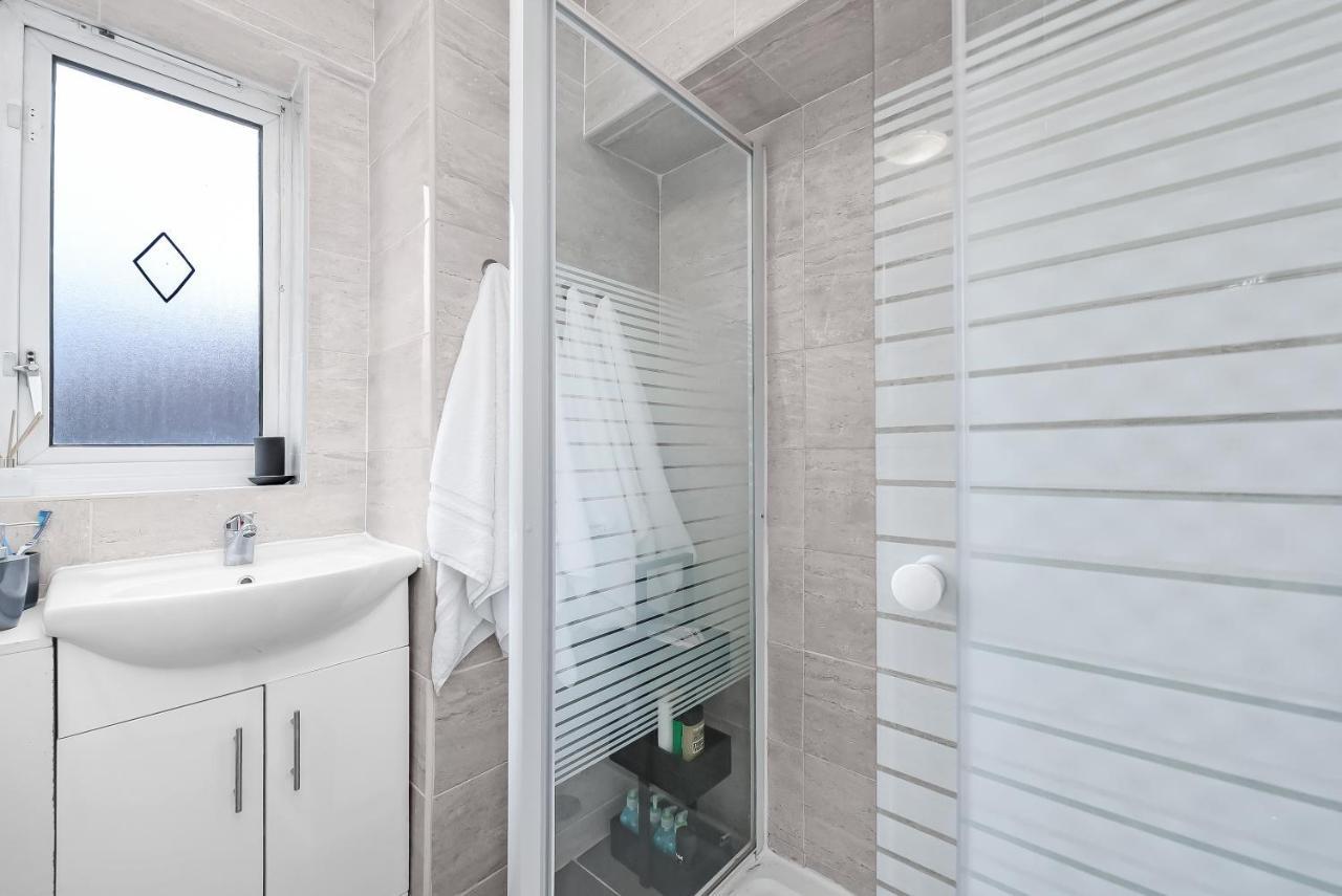 Stylish Excel 3 Bedroom Flat Londra Exterior foto